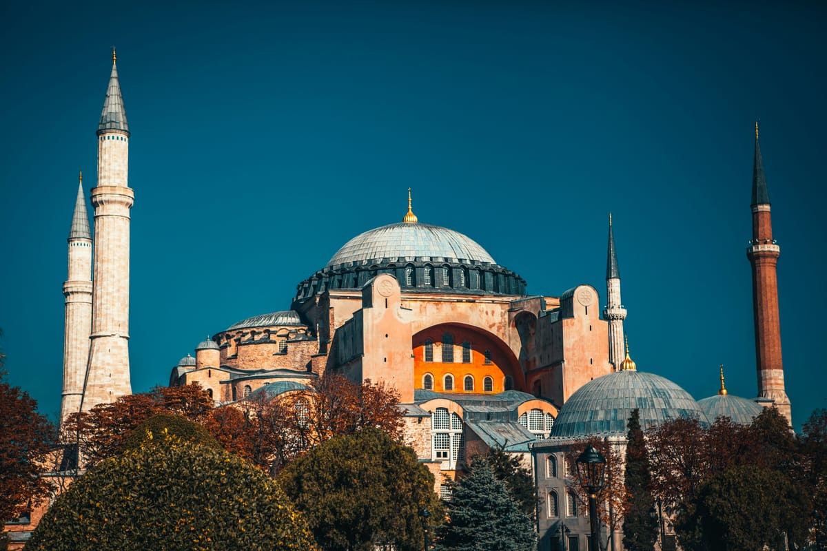 Ayasofya: İmparatorlukların Gölgesinde Yükselen Efsane