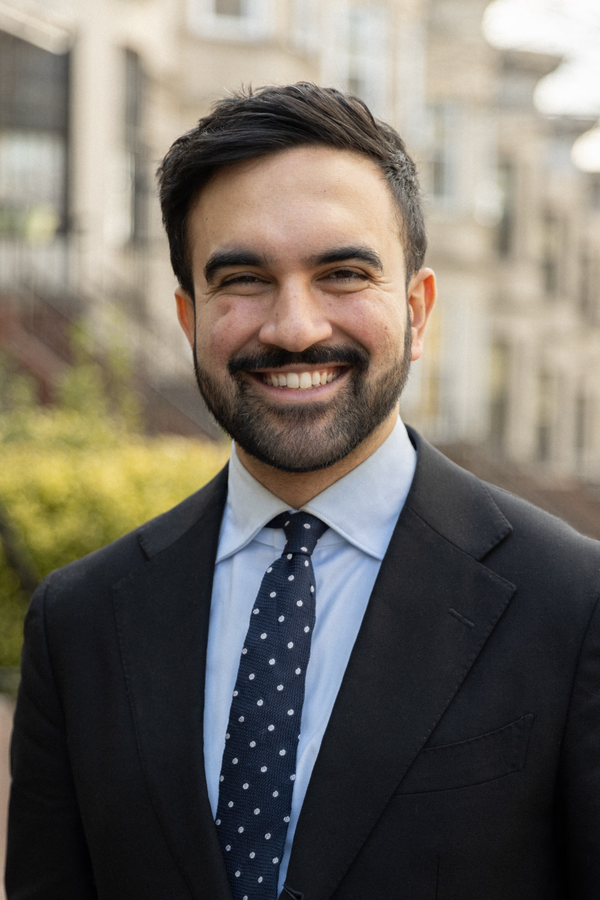 Her şeyi Batıran Amcalara El Salla